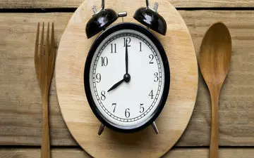 بهترین ساعت برای خوردن شام