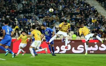   استقلال با تصادف قائدی به آبادان رسید