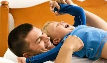 بلاهایی که با قلقلک دادن سر کودکتان می آورید
