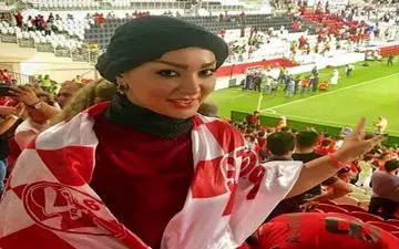 تیپ متفاوت خانم بازیگر دیشب در استادیوم ابوظبی! (+عکس)