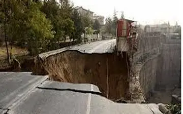 مفقود شدن 17 نفر در حادثه رانش زمین در اندونزی 