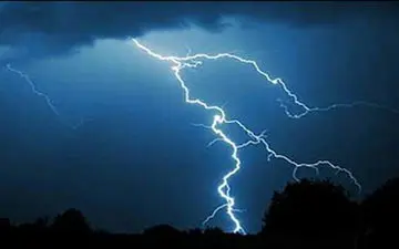 یک کشاورز بر اثر برخورد صاعقه جان باخت