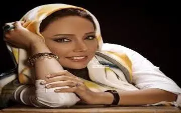 خانم بازیگر در کنار پوری بنایی