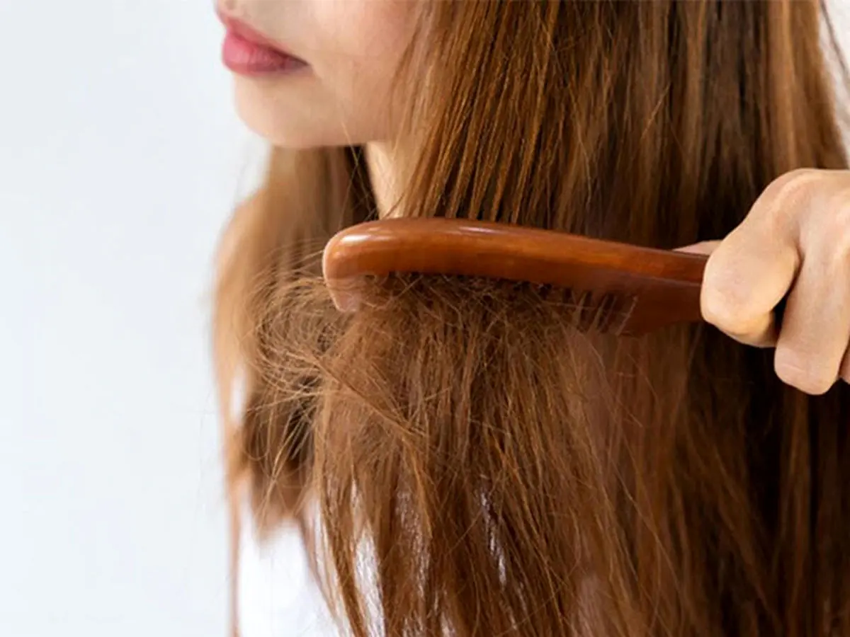  آیا موهایتان به طور مداوم گره می‌خورند؟ | راه‌حل‌هایی برای جلوگیری از گره خوردن مو 