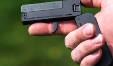 اسلحه قدرتمندی که به راحتی داخل یک کیف پول جای می‌گیرد! + فیلم 