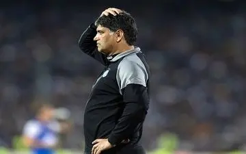 درگیری لفظی بین هوادار و غلامپور در بازی استقلال و مس
