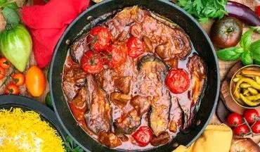 طرز تهیه خورش بادمجان به سبک رستورانی؛ خوشمزه و حرفه‌ای + ۸ نکته طلایی