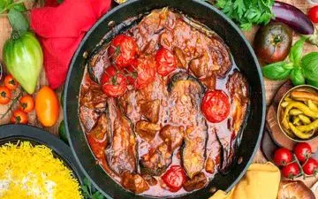 طرز تهیه خورش بادمجان به سبک رستورانی؛ خوشمزه و حرفه‌ای + ۸ نکته طلایی