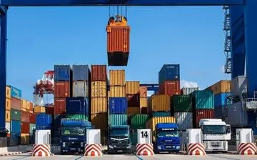 ثبات اقتصادی کشور را مدیون صادرکنندگان هستیم