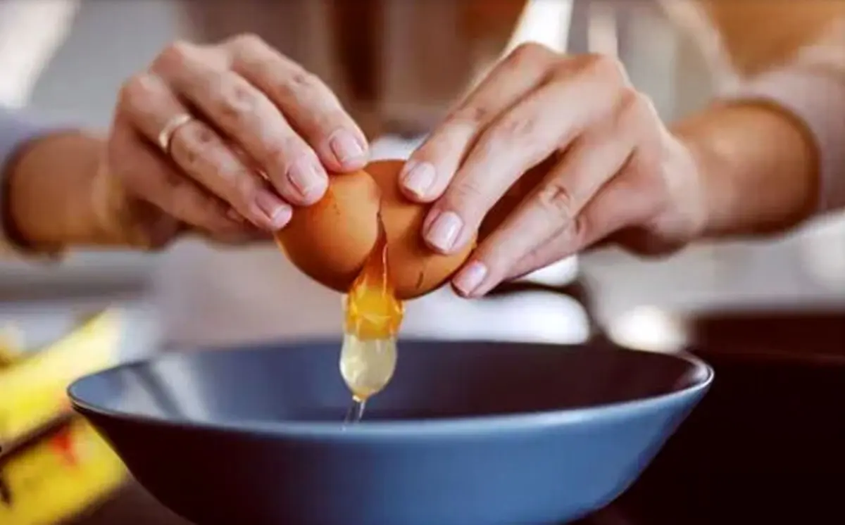 آیا لکه‌های روی تخم‌مرغ خطرناک هستند؟