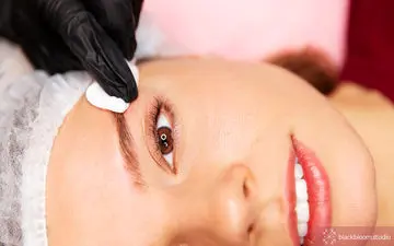 میکروبلیدینگ و هاشور ابرو چطور پاک میشه؟