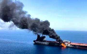 انفجار یک کشتی در جنوب ایران / ادعای انگلیس چیست؟! 