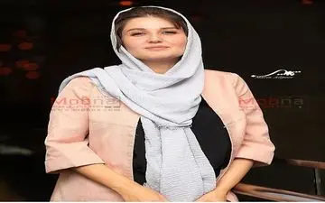 پوشش و میکاپ گلوریا هاردی به همراه همسرش در اکران یک فیلم (عکس)