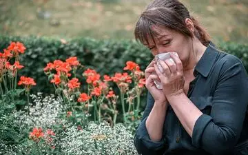 ۷ دمنوش گیاهی برای فرار از آلرژی فصلی در بهار