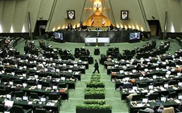 دعوای نمایندگان مجلس سخنرانی آخوندی را قطع کرد + فیلم