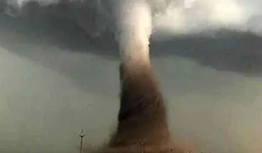 گردباد غول پیکر مخوف با سرعت تخمینی ۹۰ کیلومتر بر ساعت + فیلم 