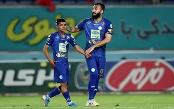 چشمی پیراهن شماره 4 استقلال را به تن می کند؟