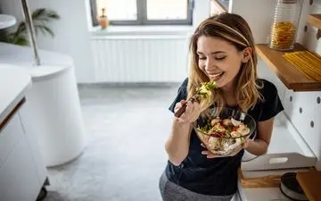 9 غذای شگفت‌انگیز که مغز شما را جوان و سالم نگه می‌دارند