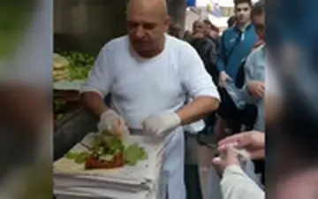  صحنه ای جذاب از چی کوفته های علی اوستا در زمان رونق گردشگری در ترکیه!