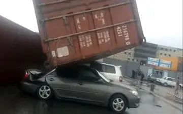 وقوع طوفان با سرعت 120 کیلومتر در آستانه + فیلم