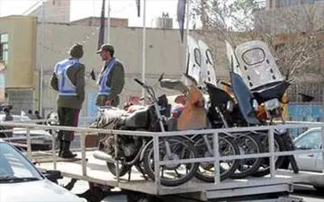 جریمه در انتظار موتورسکلیت های باربر/برخورد پلیس راهور