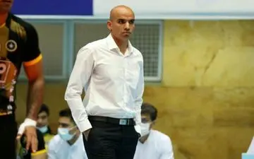 رحمان محمدی‌راد با طلایی پوشان تمدید کرد