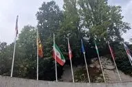 پرچم نمایندگی‌های ایران در اروپا به حالت نیمه برافراشته درآمد 