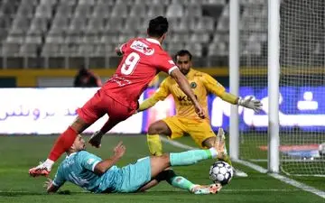 شب تلخ علیپور؛ فرصت‌سوزی مهاجم پرسپولیس به قیمت از دست رفتن صدر