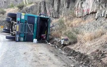 واژگونی تانکر حامل بنزین در جاده نورآباد به کرمانشاه