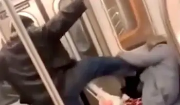 ضرب و شتم زن سالخورده توسط مرد جوان در مترو!