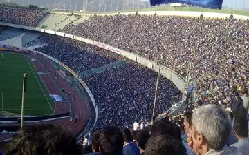 کنسرت بی‌سابقه خواننده معروف پیش از دیدار استقلال و پدیده