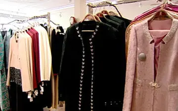 کیفیت پوشاک و مانتوهای ایرانی در بازار شب عید + فیلم