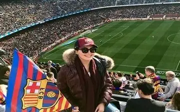 الناز شاکردوست با پوشش متفاوت در نیوکمپ بارسلونا + عکس