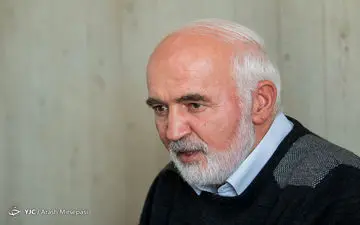 دنیاطلبی برخی مسئولین، انگیزه خدمت را از آنها گرفته/ دولت قبل با بی‌نظمی و دولت فعلی با عدم برخورد به فساد دامن زدند