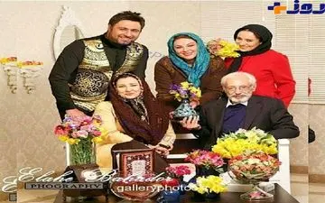 عکسی یادگاری بازیگران و خوانندگان کنار سفره هفت سین