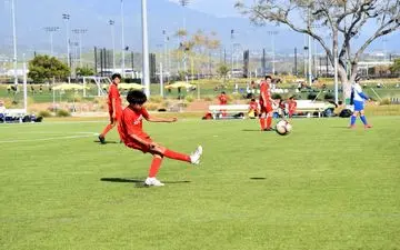 گل دیدنی پدیده دورگه ایرانی این روزهای فوتبال آمریکا 