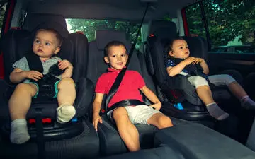 خطر صندلی‌های داغ خودرو برای کودکان/ راه‌های مقابله با گرمازدگی