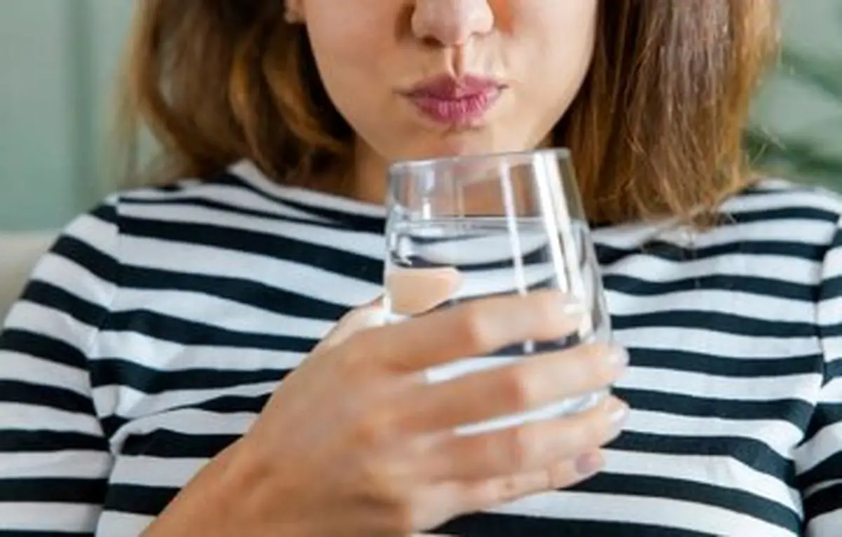 با غرغره آب نمک میتوانیم بر سرماخوردگی غلبه کنیم؟