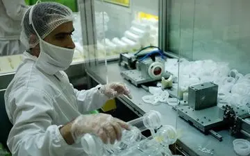 تولید بدون وقفه دارو و شیرخشک زیر بمباران دشمن صهیونیستی ادامه دارد