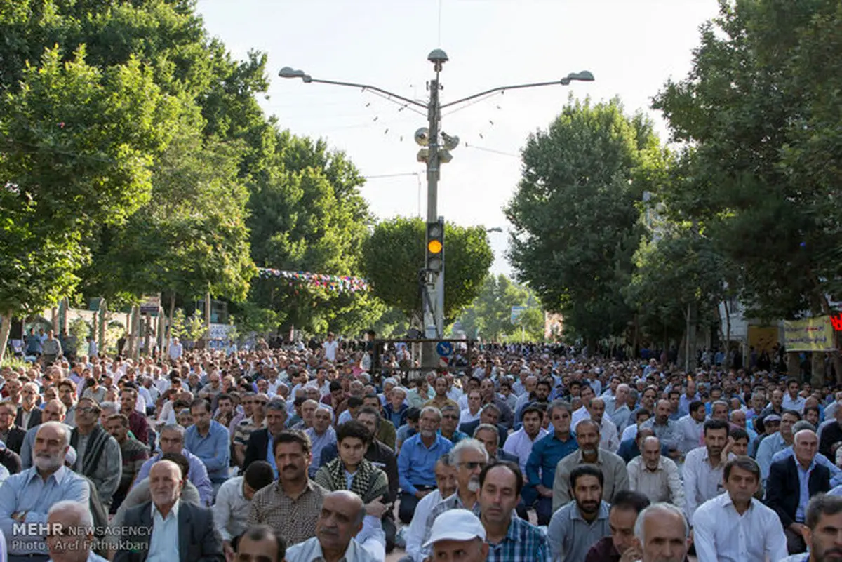 امدادرسانی به چند نفر از نمازگزاران  در نماز عید فطر در مصلی 