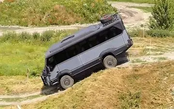 تولید اولین اتوبوس سنگین آفرود در جهان + فیلم