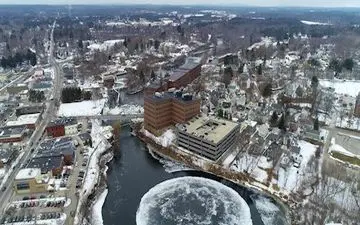  عکس منتخب نشنال جئوگرافیک | ماه در میانه شهر