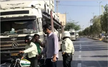 توقیف خودرو‌های وارداتی از گمرک بوشهر صحت ندارد