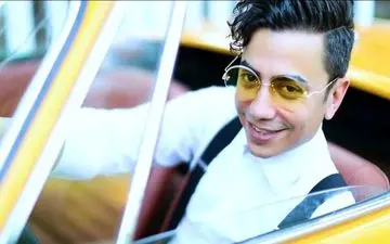 لحظه‌ای احساسی در کنسرت: بغل کردن دختربچه توسط خواننده محبوب! | فیلم