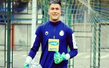 فوری؛ دروازه‌بان شاکی استقلال رسماً پیراهن پرسپولیس را بر تن کرد+عکس