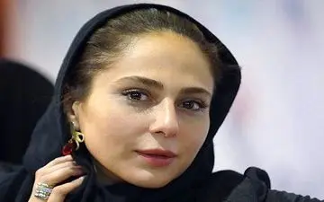 تیپ و ژست رعنا آزادی ور در حاشیه جشنواره فیلم فجر