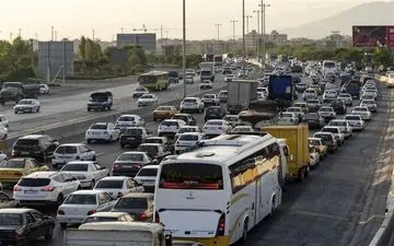  ترافیک سنگین در محور کرج به قزوین/ معطلی سه ساعته مسافران را کلافه کرد 