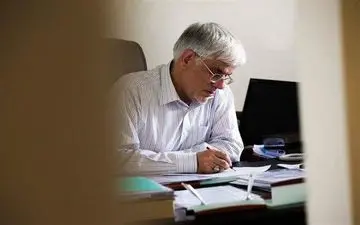 عارف پیروزی پزشکیان در انتخابات را تبریک گفت

