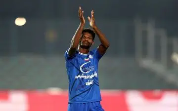 تأخیر در بازگشت هافبک آبی ها به ایران

