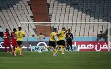 معوقه هفته هفتم لیگ برتر|  لک مانع شکست پرسپولیس در آستانه دربی
